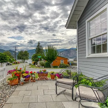 Cottage By The Lake